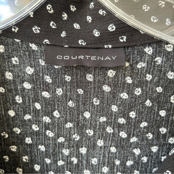 Courtenay women’s linen blend short sleeved button down blouse - Picture 2 of 8